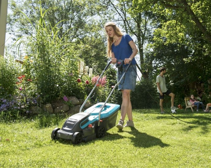 Cắt cỏ thường xuyên sẽ bảo vệ thảm thực vật sân vườn