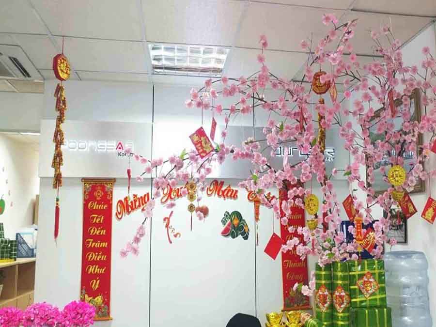 Bí quyết trang trí Tết văn phòng đẹp và độc đáo